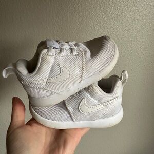 Nike white color size 4 baby unisex slip on Air Force 1 shoes